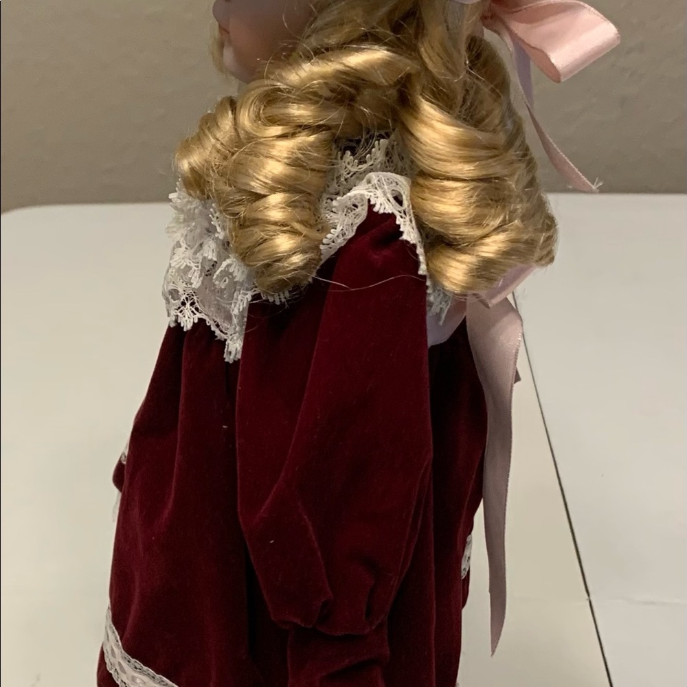 PORCELAIN DOLL VINTAGE 80's Beautiful 16" doll stand included EC Rare Find - Picture 6 of 15